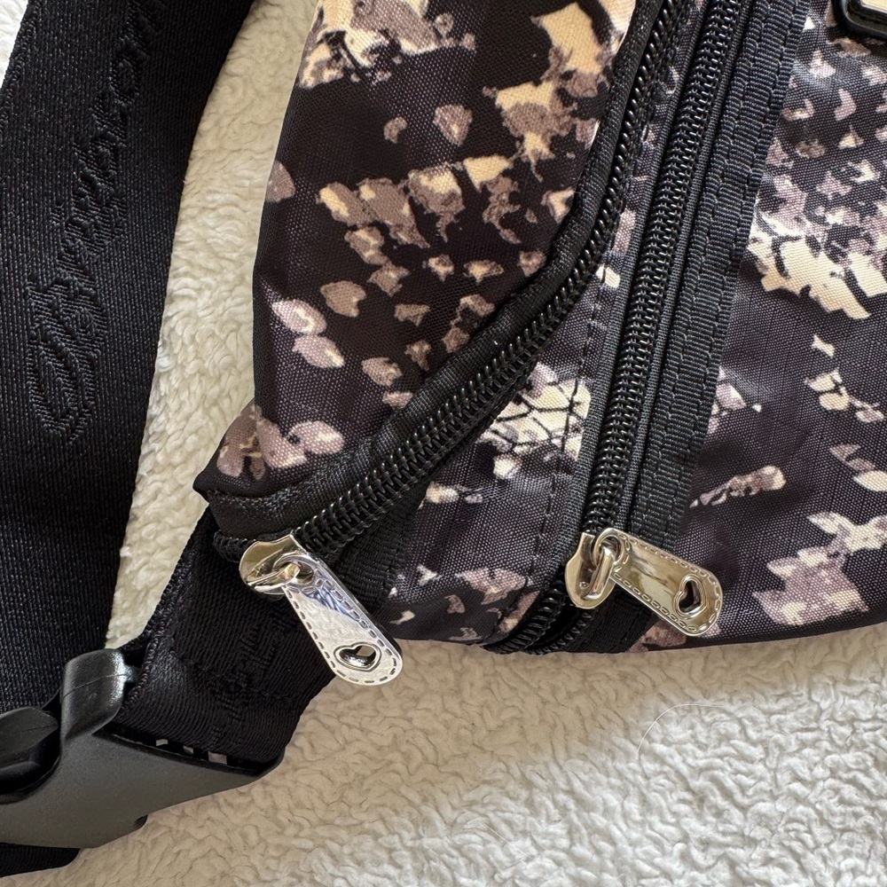 Chic Brighton Mojave Sightseer Belt Bag - Picture 4 of 9
